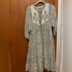 Daughters of India Diya dress in Pistachio size medium